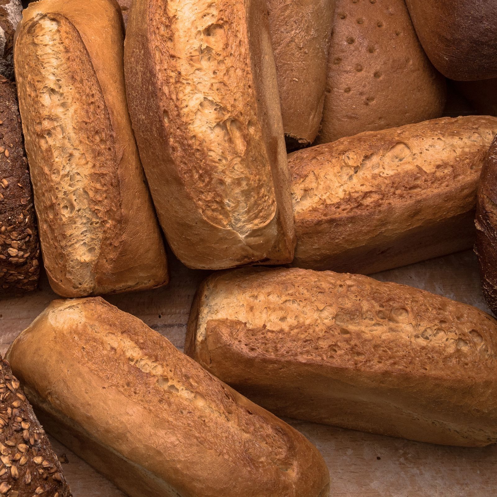 Frisch gebackene Brotlaibe der B&auml;ckerei Sulzbach